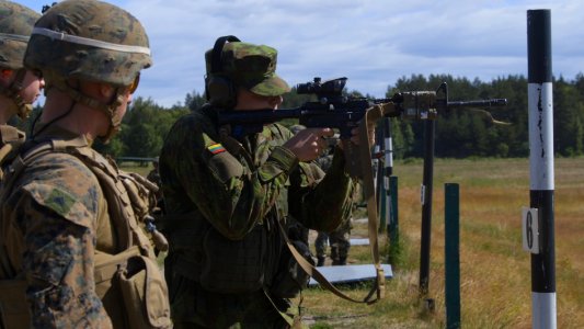 26th MEU Marines participate in multilateral live-fire training during exercise BALTOPS (40831530120)