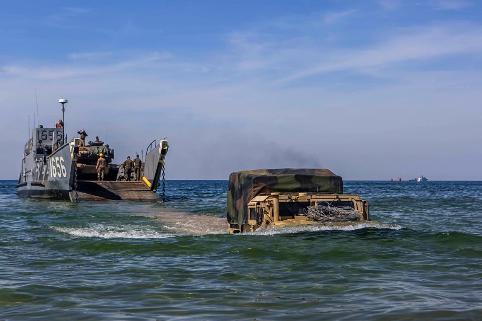 26th MEU, Oak Hill conduct tactical vehicle offload in Ustka, Poland (41793380185)