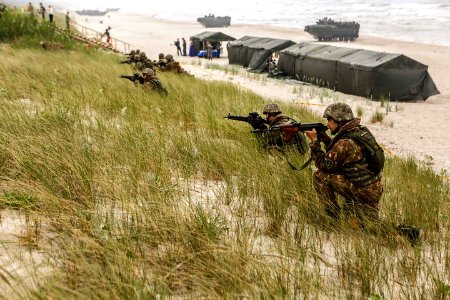 26th MEU Marines, Romanian Marines join forces during BALTOPS (41684046225)