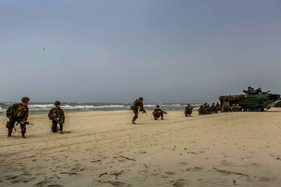 26th MEU Marines, Romanian Marines join forces during BALTOPS (41684054685)