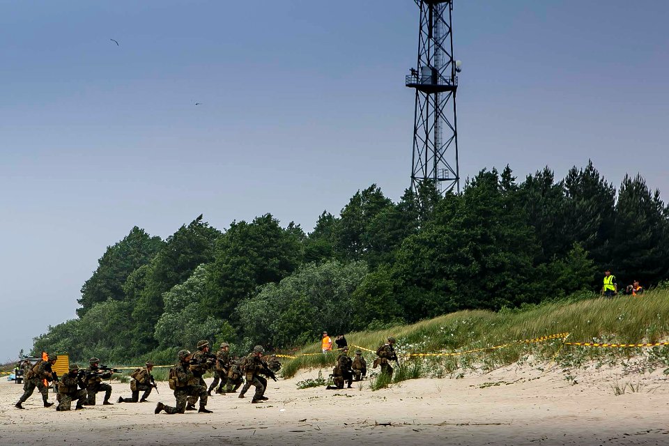 26th MEU Marines, Romanian Marines join forces during BALTOPS (41684056435)