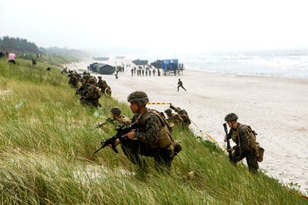 26th MEU Marines, Romanian Marines join forces during BALTOPS (41684052865)