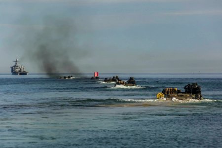 26th MEU Marines, Romanian Marines return to Oak Hill after amphibious landing demonstration in Poland (40883490560)