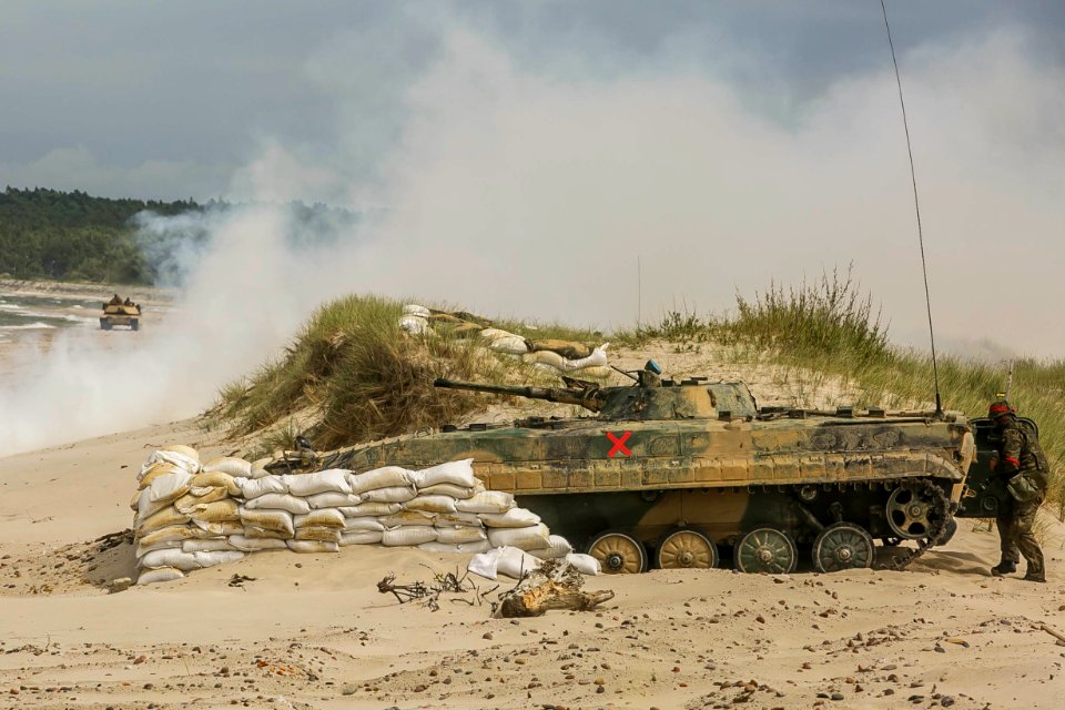 26th MEU Tank platoon, Polish BMP unit go head-to-head in mechanized assault exercise during BALTOPS (42075597664)
