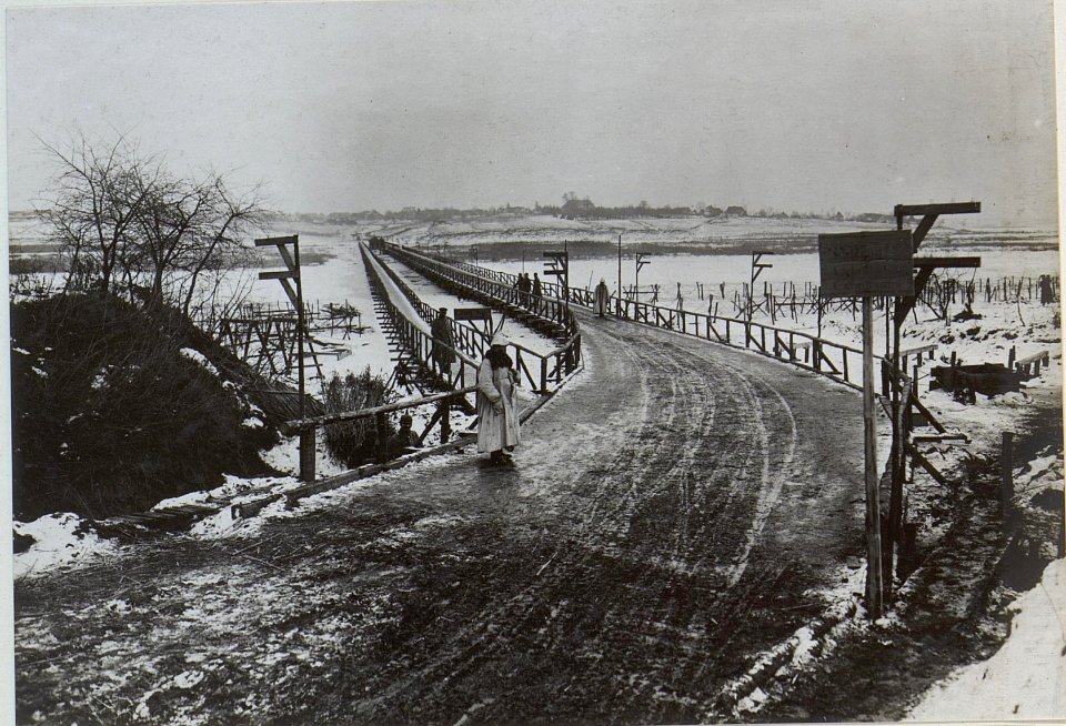 275 Meter lange Brücke mit Steg bei Iszczkow-Bohatkowce (BildID 15439097)