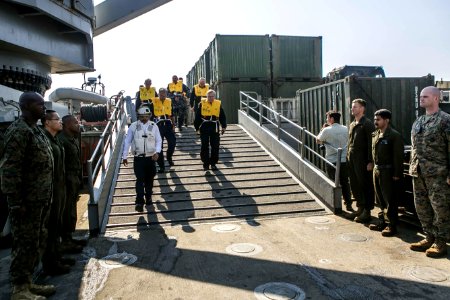 26th MEU, USS Oak Hill welcome distinguished visitors aboard (41683906435)