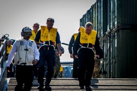 26th MEU, USS Oak Hill welcome distinguished visitors aboard (42532989602)