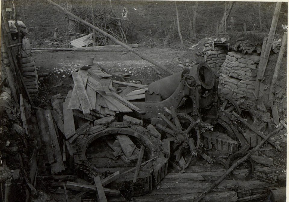 28cm gesprengter Mörser in der Stellung Mulle von S.Marco. (Anfang April 1918.) (BildID 15664453)