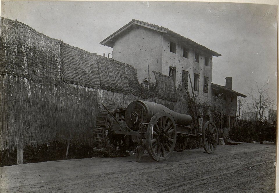 28cm Geschütz mit Verschluss. Aufgenommen Strasse beim Isonzo, Görz. (BildID 15664306)