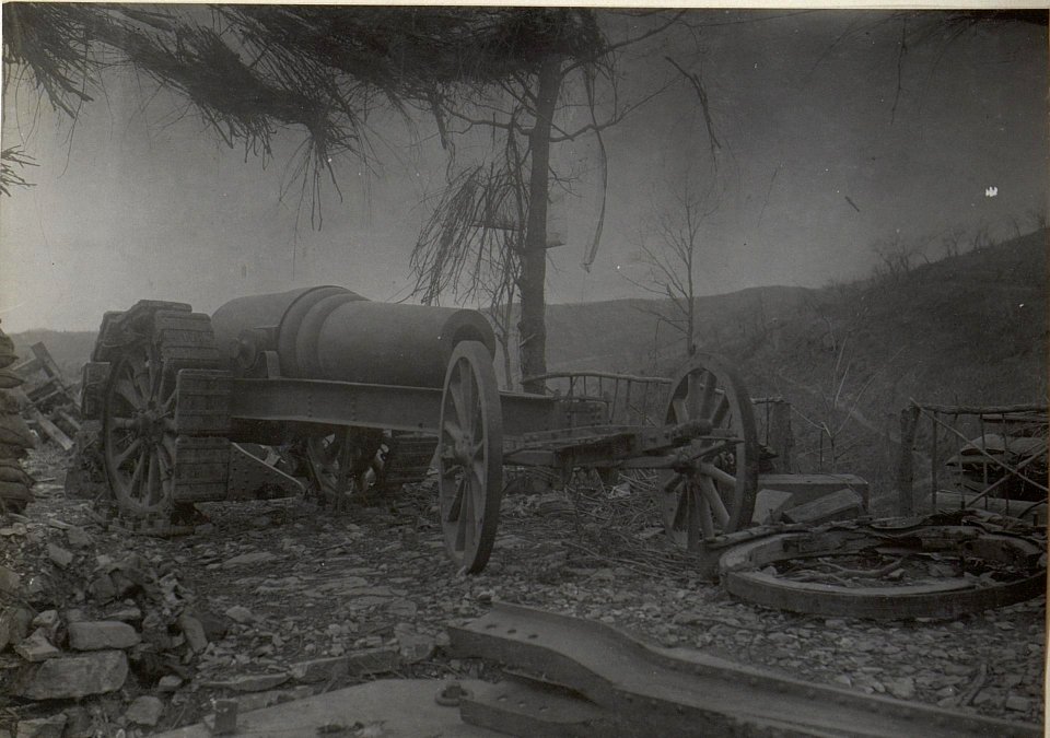 28cm Mörser in Stellung S.Marco-Höhe. Mitte April 1918. (BildID 15664614)