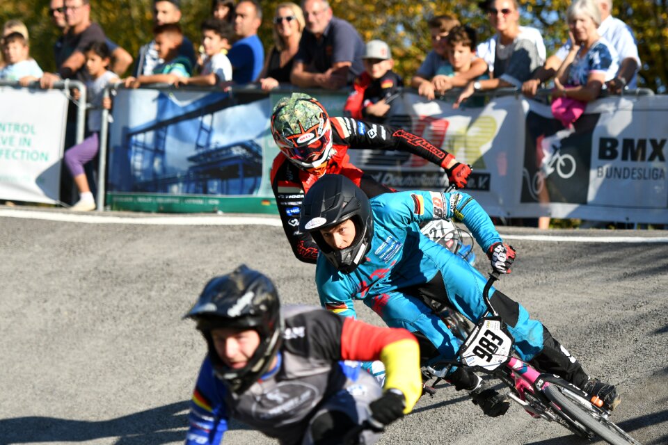 Cyclists race rad-bundesliga
