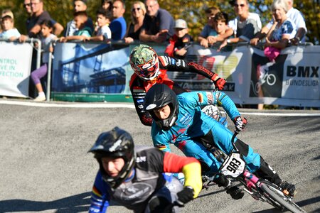 Cyclists race rad-bundesliga