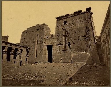 2eme pylône du temple Isis avec stèle - Bonfils. LCCN2004666770