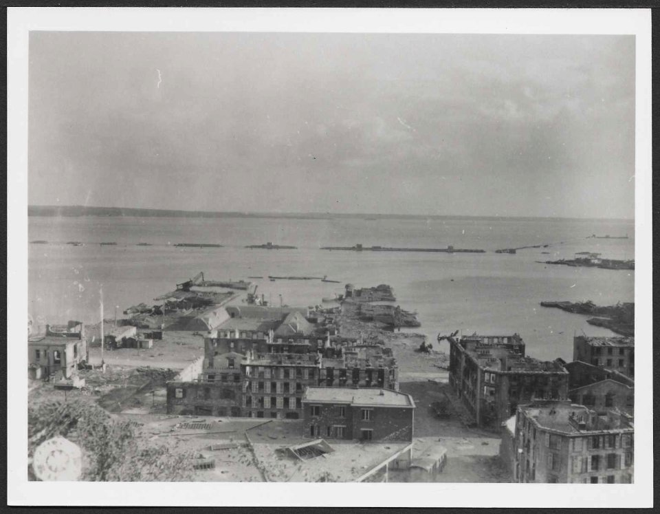 2Fi05185 Liberation of Brest