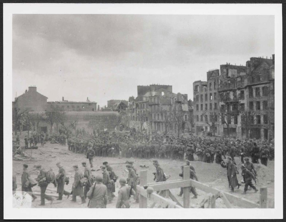 2Fi05184 Liberation of Brest