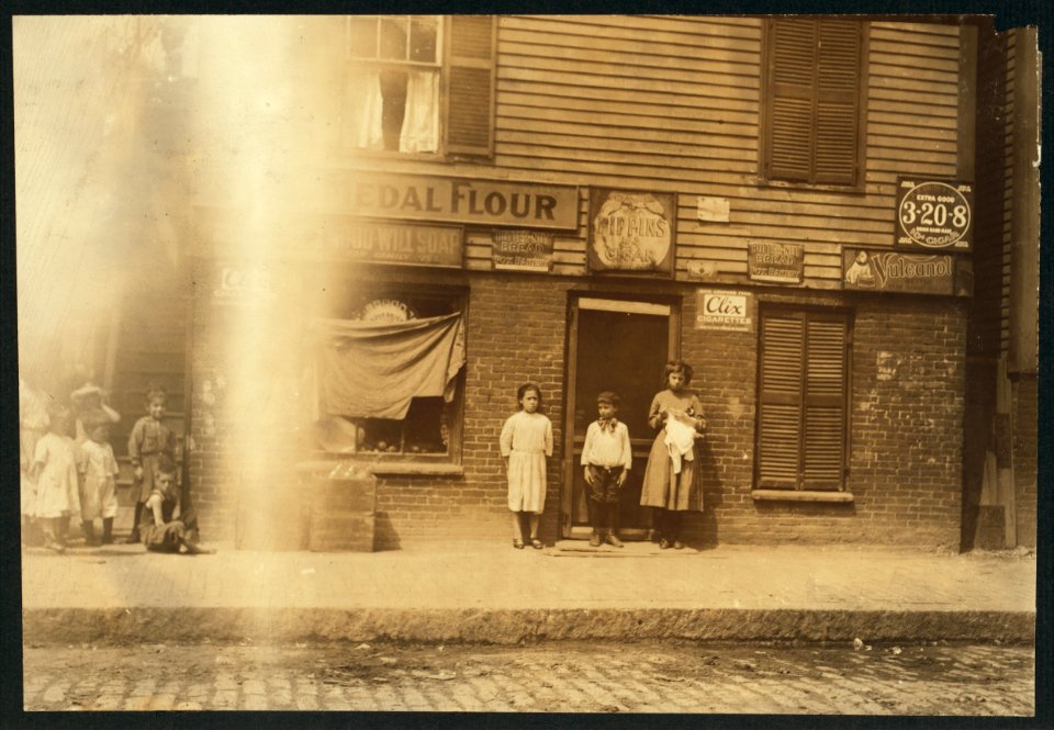 3 Home Workers. Somerville, Mass. Cousins. See 2991 A. LOC nclc.04228