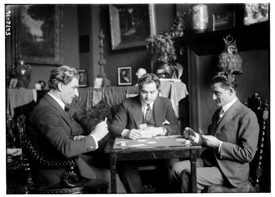 3 men playing cards LCCN2014714040
