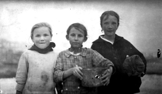 3 of the many young oyster shuckers