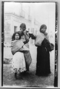 3) Indian (women) and pappoose, Mexico City LCCN2002707914