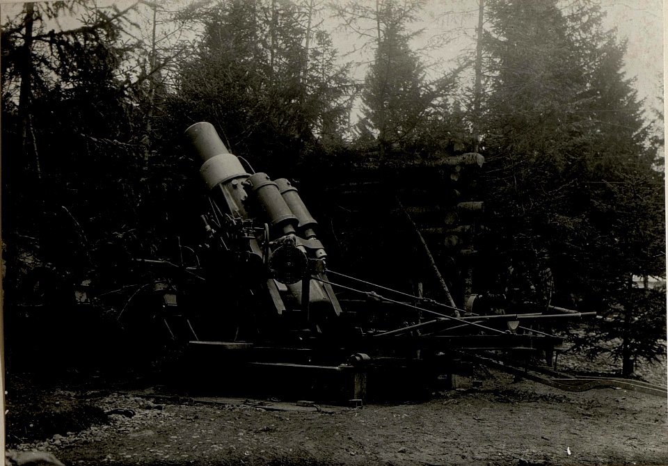 30.5 cm Mörser in der Cimamulde. Aufgenommen im Mai 1916. (BildID 15533902)