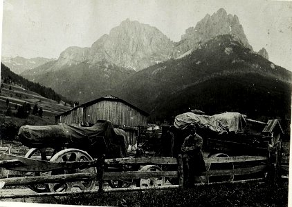 30,5cm Mörser auf dem Weg nach Predazzo. Im Hintergrund Collaz. (BildID 15586422)