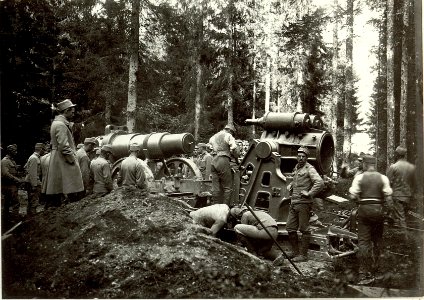 30.5 cm Mörser vor dem Aufstellen. Stellung des Mörsers bei Weirdenburg, 200 m östlich Kote 678. Strandpunkt, Beim Mörser. Aufgenommen, am 22. September 1915. (BildID 15460258)