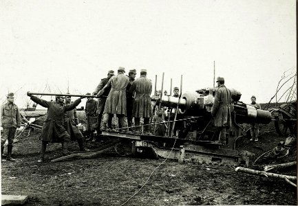 30,5 cm Mörser in Ladestellung (BildID 15430351)