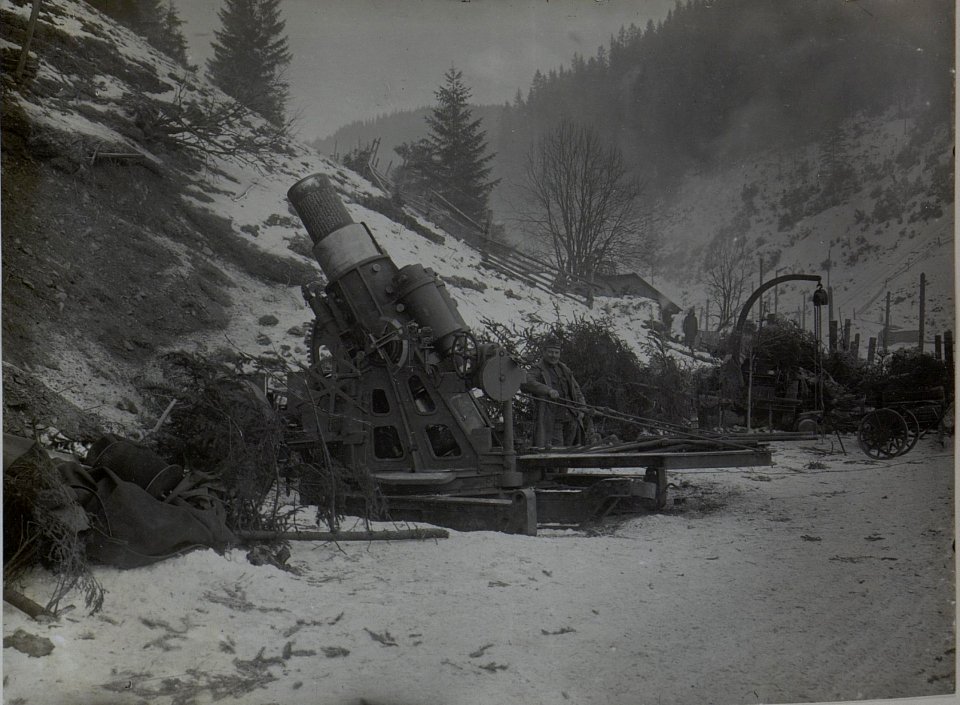 30.5 cm Mörser in Feuerstellung in Jakobeny. (BildID 15452226)