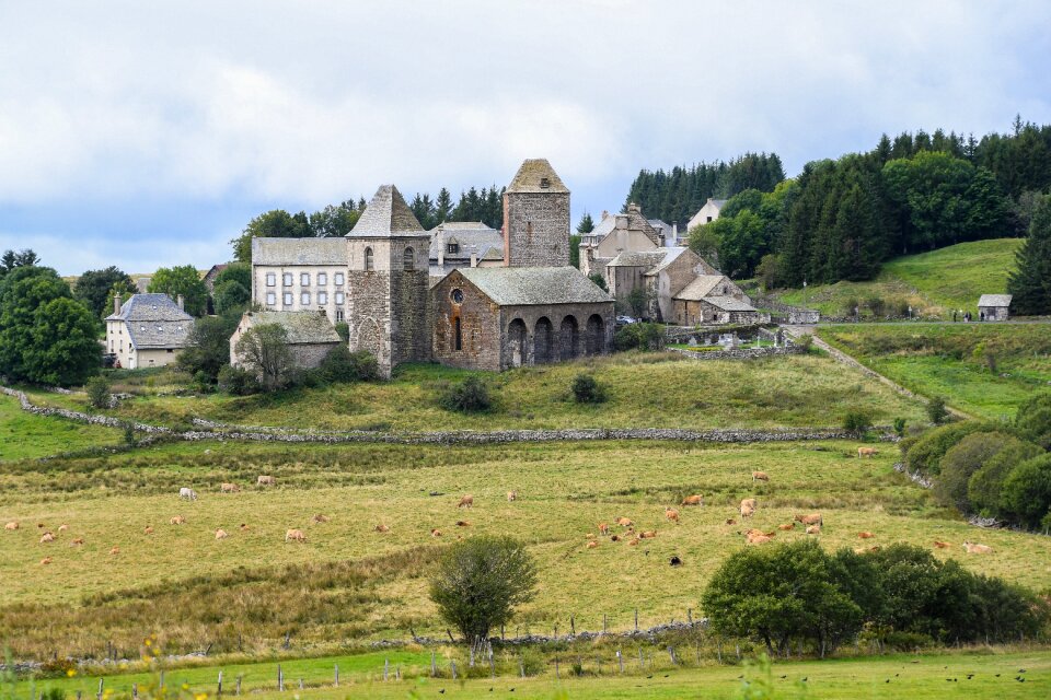 Domerie of aubrac field building