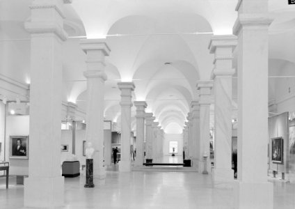 31. INTERIOR, LINCOLN GALLERY