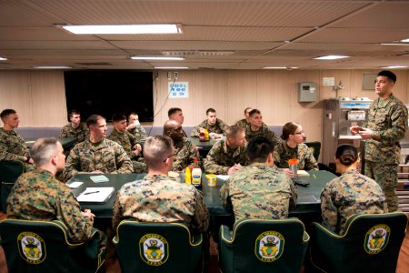 31st MEU CO speaks with Marines aboard USS Green Bay 150311-N-RU971-028