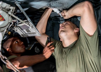 31st MEU working aboard Peleliu 140923-N-SU278-005