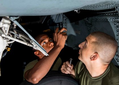 31st MEU working aboard Peleliu 140923-N-SU278-014
