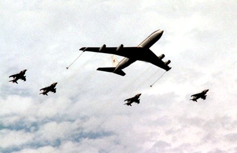 33 Sqn DN-SD-01-04907