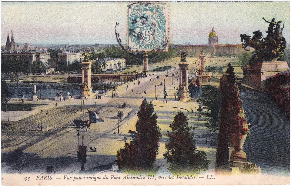 33 PARIS — Vue panoramique du Pont Alexandre III, vers les Invalides. — LL