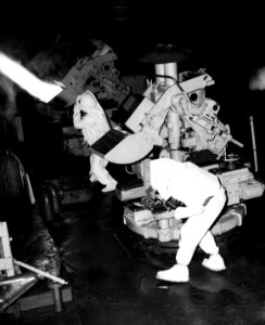 330-PS-2001 (USN 429504) (18418729185)