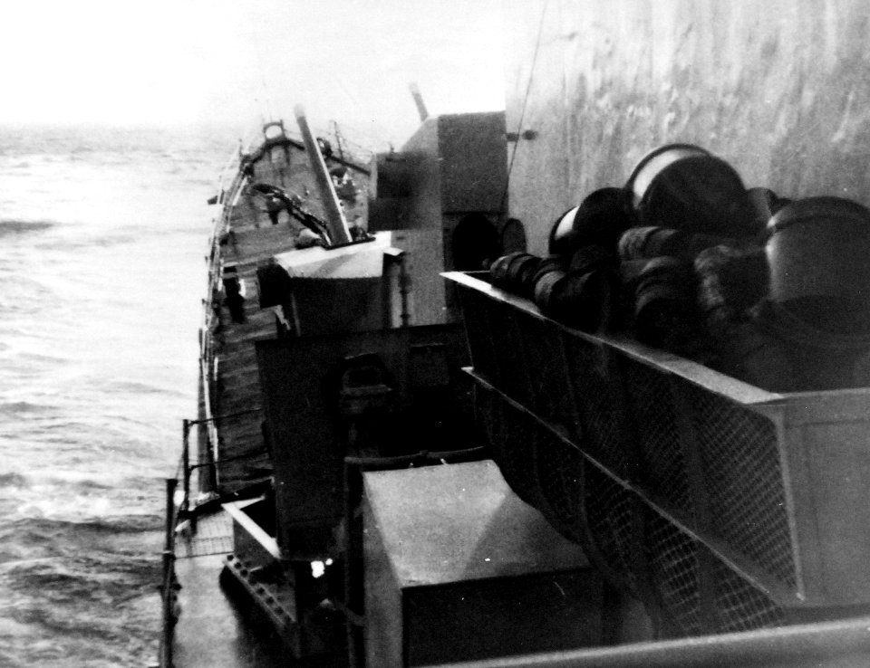 330-PS-2419 (USN 708455) (17537562744)