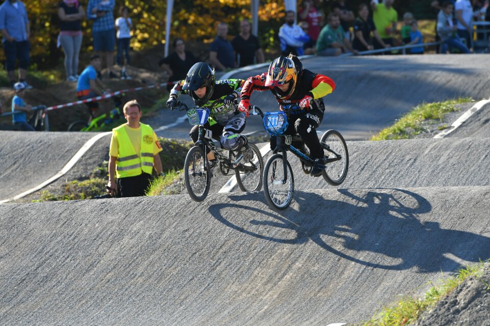 Cyclists race rad-bundesliga