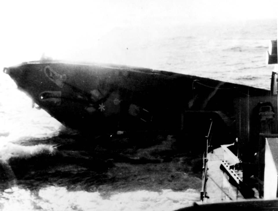 330-PS-2419 (USN 708457) (18133659176)