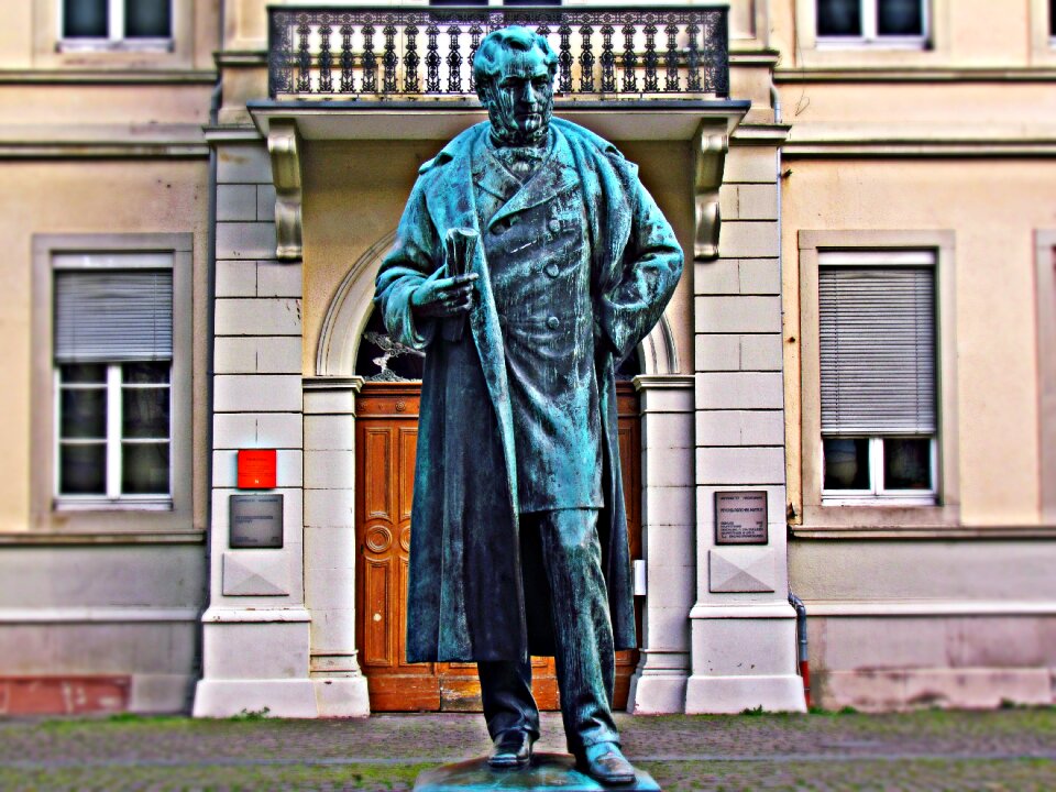 Sculpture monument figure