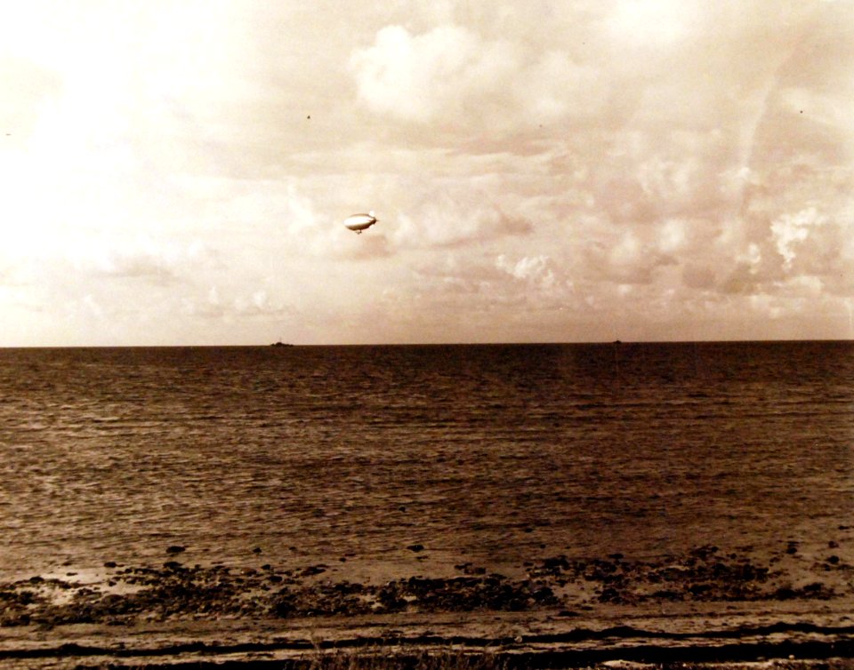 330-PS-2934 (USN 443985) (17597740755)