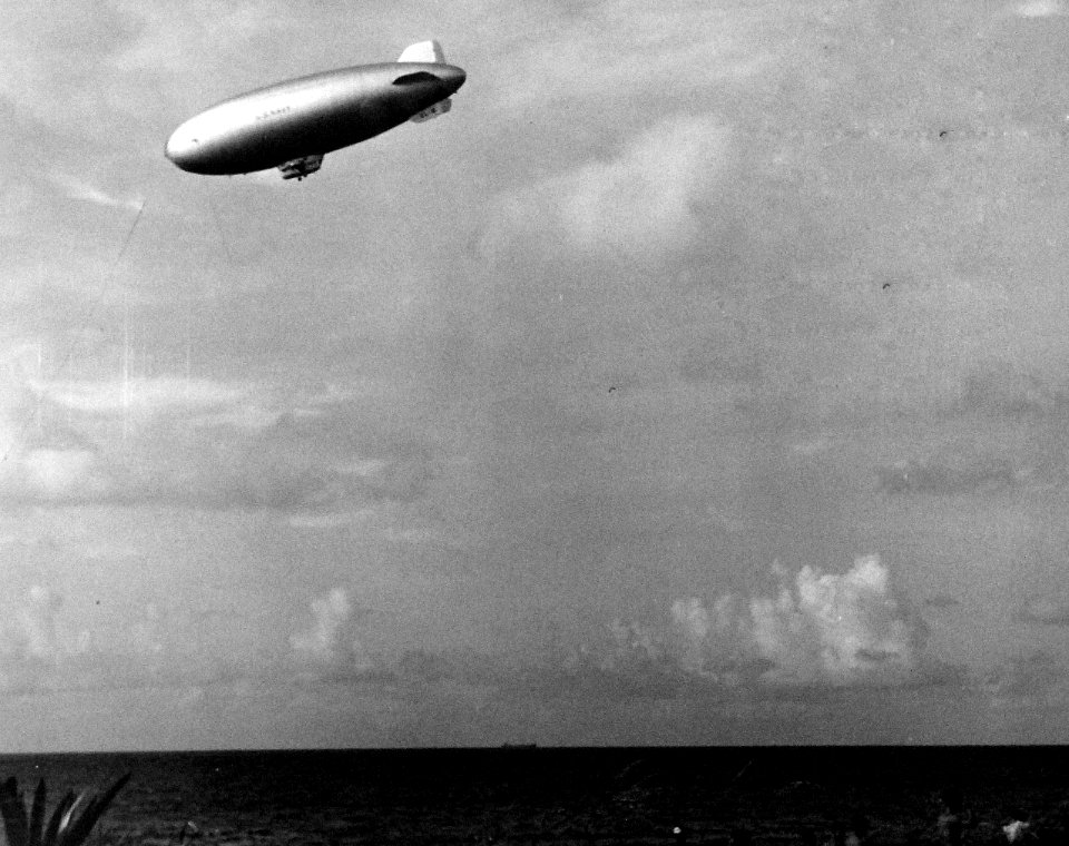 330-PS-2934 (USN 443986) (17595401352)