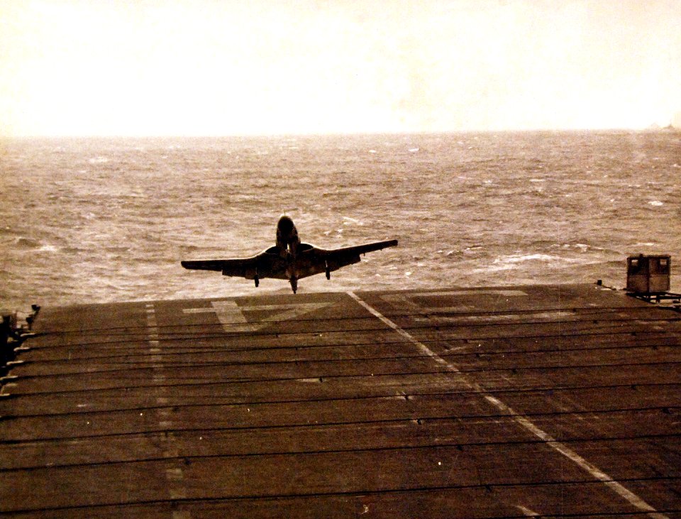 330-PS-6613 (USN 709153) (17052362156)