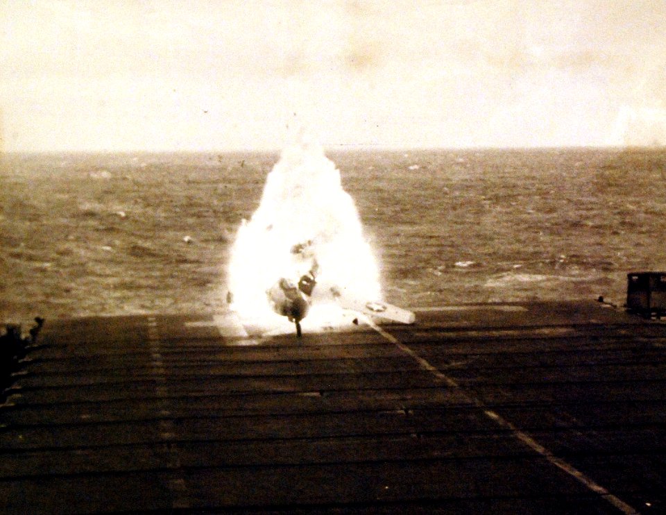 330-PS-6613 (USN 709155) (16892101879)