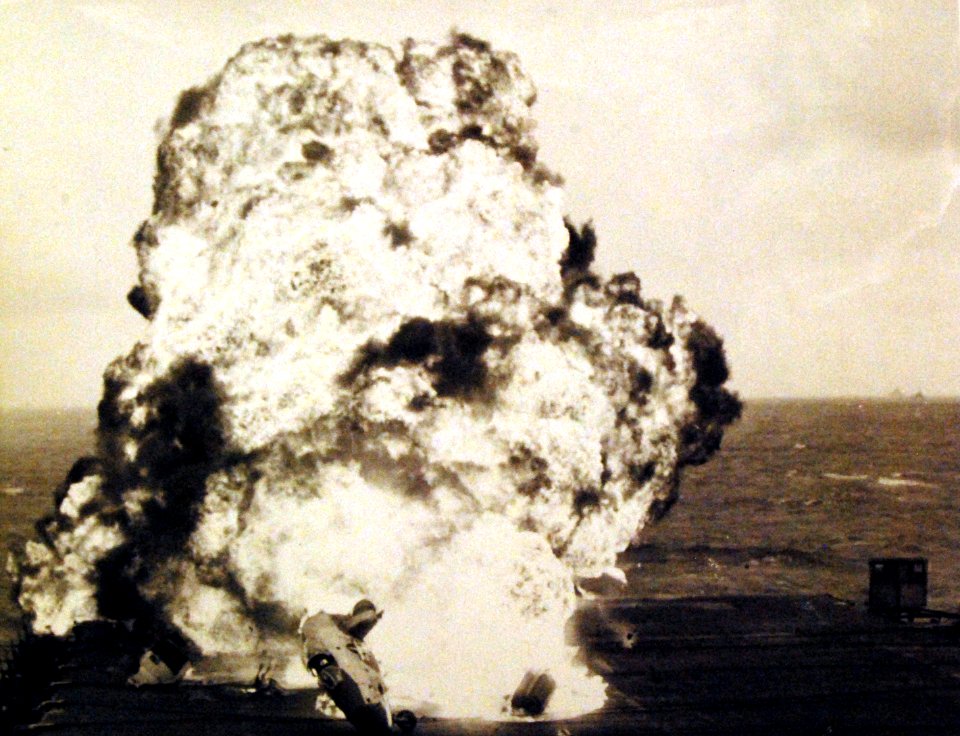 330-PS-6613 (USN 709156) (17077582851)