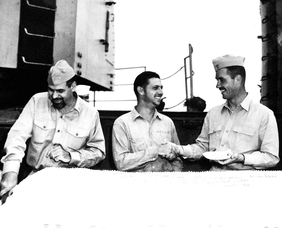330-PS-703 (USN 707953) (19689540666)