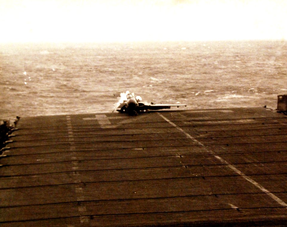 330-PS-6613 (USN 709154) (17052360386)