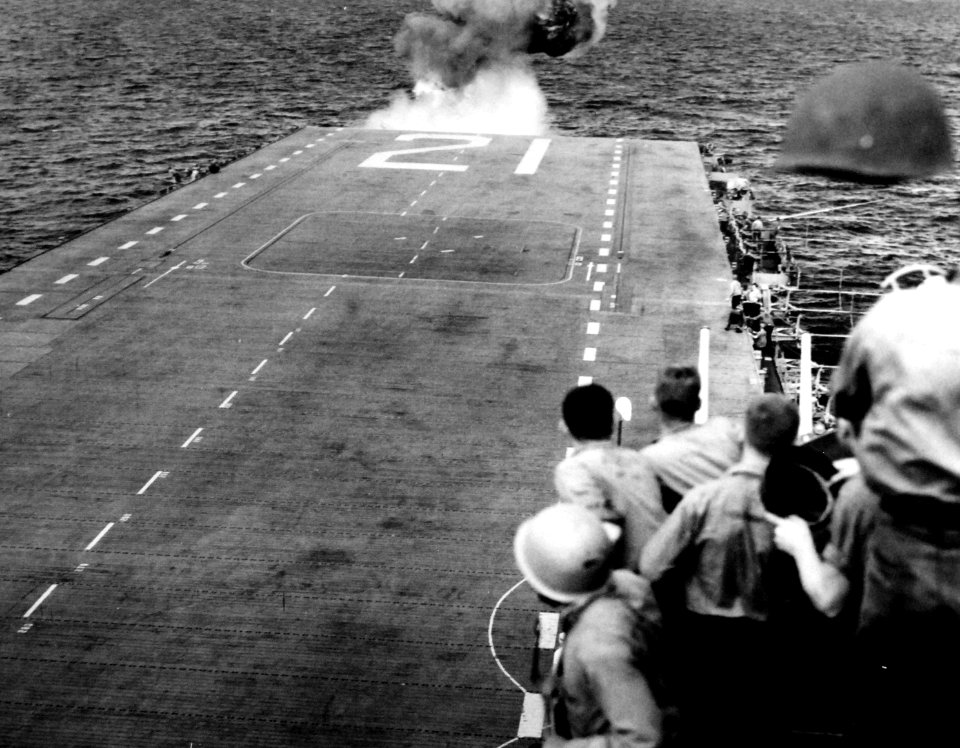 330-PS-733 (USN 710022) (19523990996)
