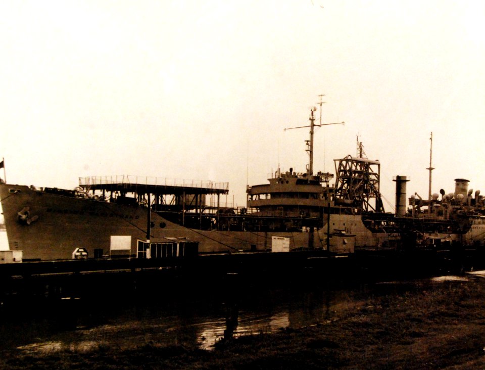 330-PSA-115-61 (USN 710901) (21463711020)
