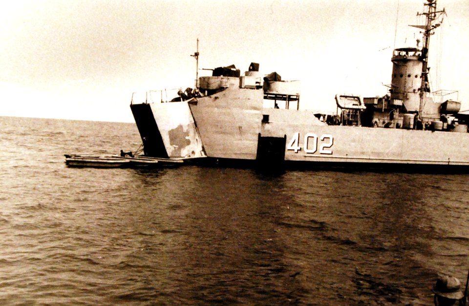 330-PSA-5-65 (USN 711490) (22757808770)